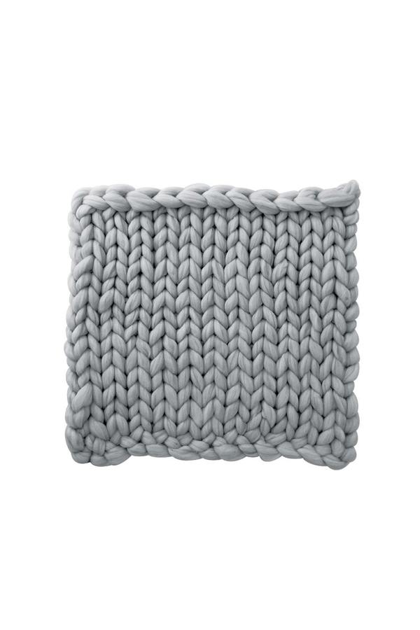 Living and Home 100x120cm Chunky Knit Blanket Throw Stretchy Sofa or Bed Throw with Twisted Design