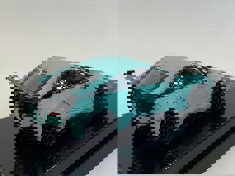 lw bmw i8 peppermint green black 1:64 scale paragon 55143