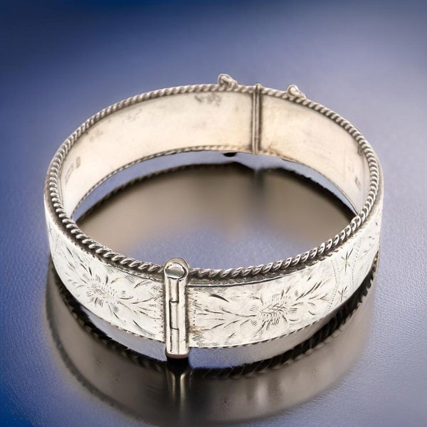 Vintage Tom A traditional sterling silver bangle