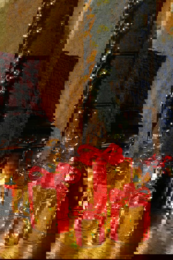 Living and Home 4Pcs Round Christmas Gift Boxes with LED Light Bowknot Decor