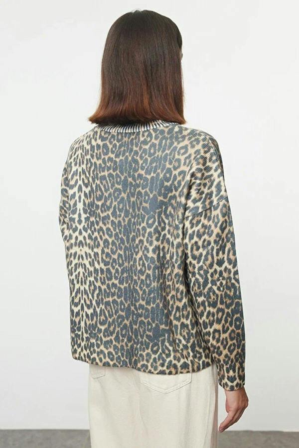 WOVCOR Soft Textured Leopard Print Knit Sweater