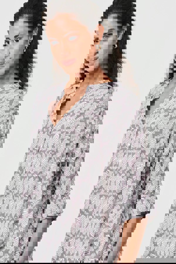 Grey | Leaf Print 1/2 Sleeve Curve Hem Blouse
