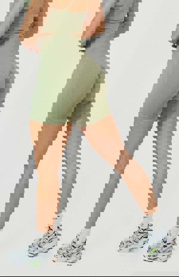 V3 Apparel Tempo Seamless Scrunch Shorts - Forest Green