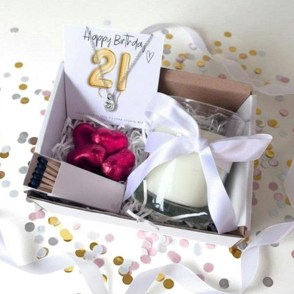 Aye Do Gifts Small 21st Birthday Gold Balloon Hamper | Candle, Necklace, Chocolates