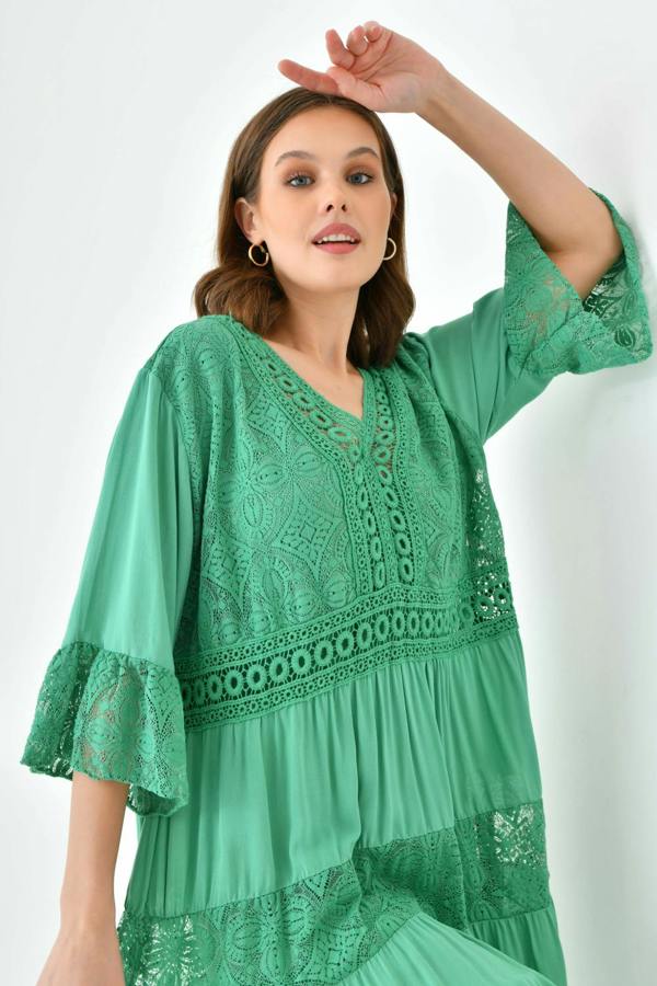 Hoxton Gal Oversized 3/4 Sleeves Lace Detailed V Neck Mini Dress in Green