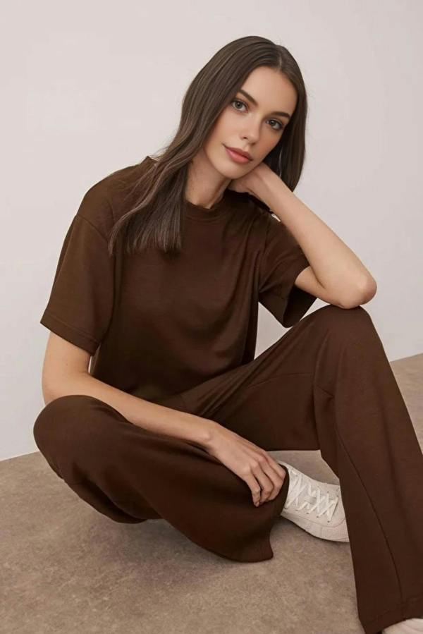 WOVCOR 2-Piece Short Sleeve Crew Neck Relaxed Fit Stretch Knit Top & Pants Set