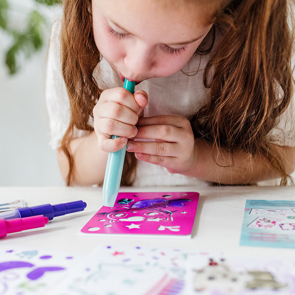 Totum Gabby's Dollhouse 2 in 1 Creativity Set - 2 in 1 Spray Pens & Charm Bracelets