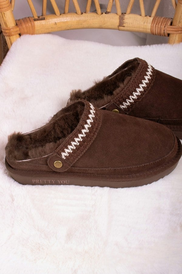 Pretty You London Women's Hallie Sheepskin Multiway Slippers in Chocolate