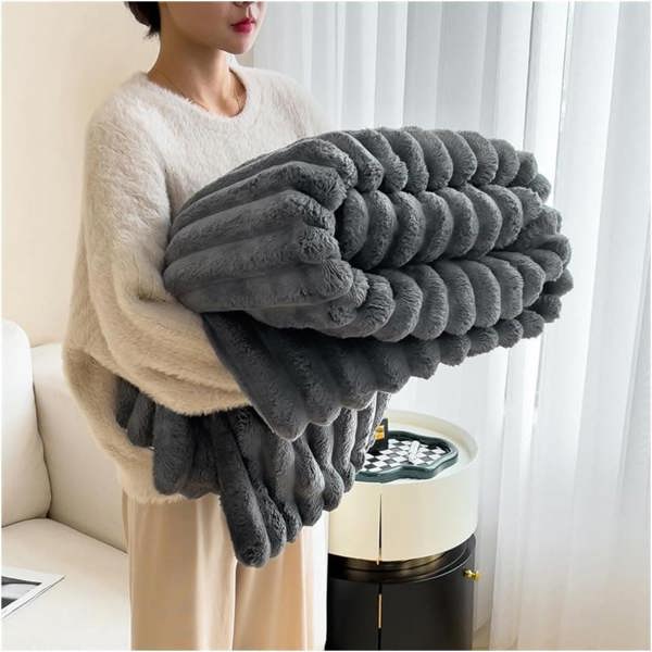 Dyzi Luxurious Faux Fur Winter throw Blanket Double-Sided Soft Cozy