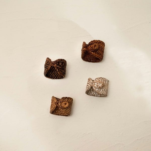 Coastal villa Homeware Shell Coastal Wicker Napkin Rings In 4 Colours