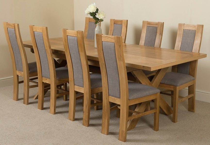 That's Furniture Vermont Cross Leg Oak Extending Dining Table with Stanford Oak Chairs