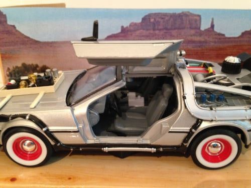 back to the future 3 delorean 1:24 scale welly 22444w new