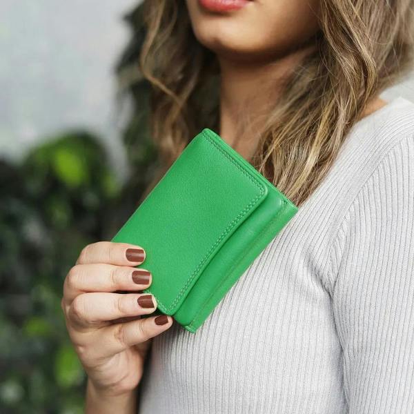 Peson holding green soft leather purse giorrgia verona