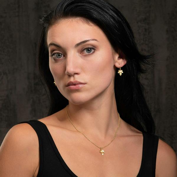 Dainty Gold Leaf Pearl Pendant Necklace for Women - namana.london