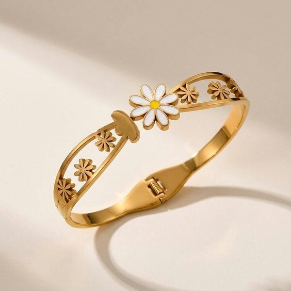 The Colourful Aura 18ct Gold Plated White Daisy Flower Cut Out Open Cuff Floral Bracelet
