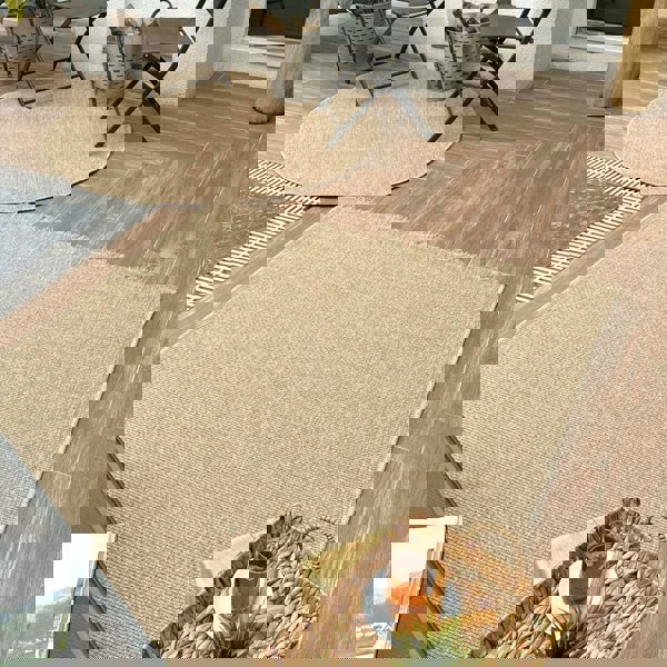 Nature Beige durable, weather-resistant outdoor rug