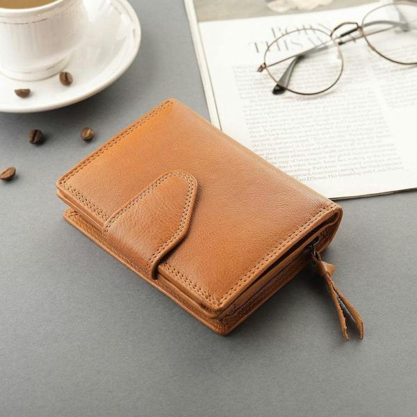 Close up of washed Cancun cognac leather finish on Paloma purse