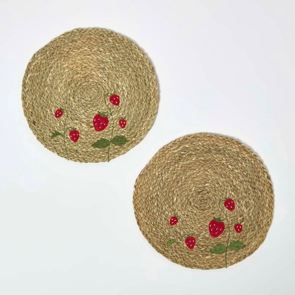 HOMESCAPES Round Strawberry Bulrush Placemats, Set of 2