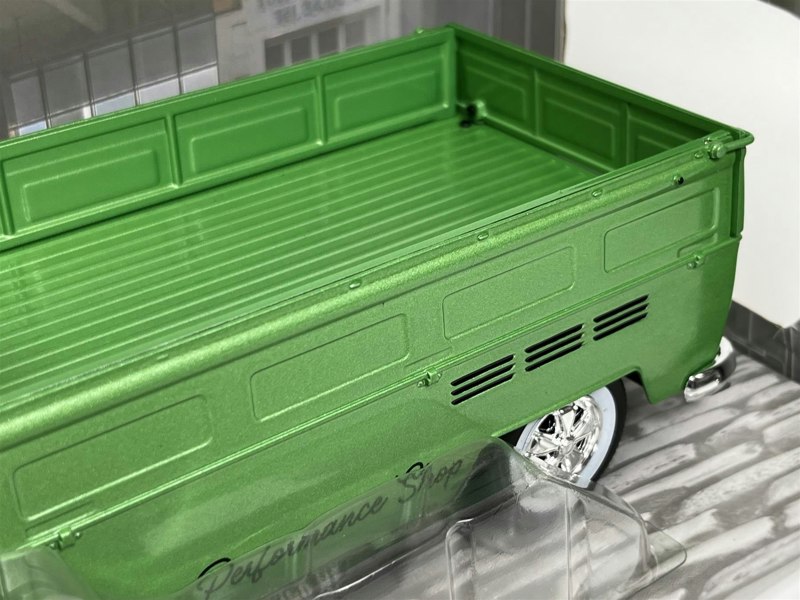 Solido Volkswagen T2 Pick Up Green Custom 1968 1:18 Scale 1809401