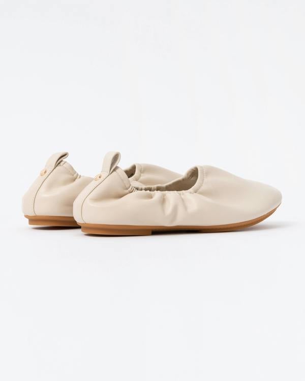 FitFlop Delicato Poise Leather Ballerina Shoes - Hazy Taupe E40