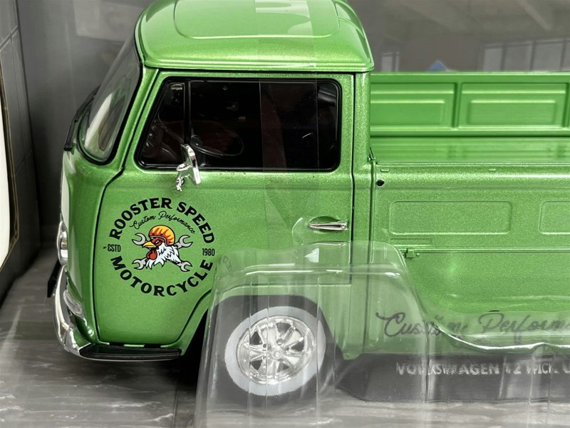 Solido Volkswagen T2 Pick Up Green Custom 1968 1:18 Scale 1809401