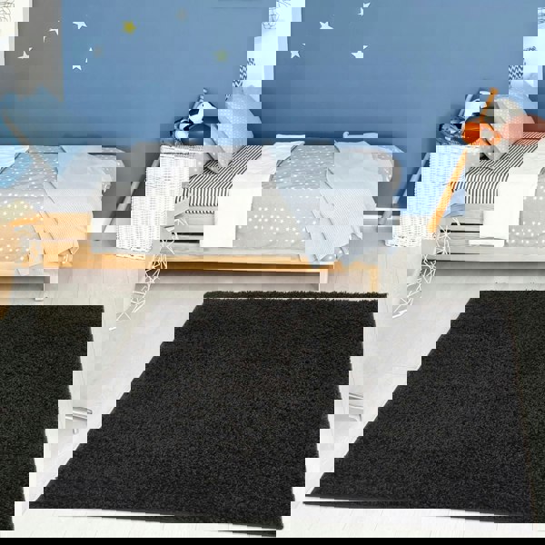 Black shaggy Rug Plain design thick pile, high quality, soft & durable.