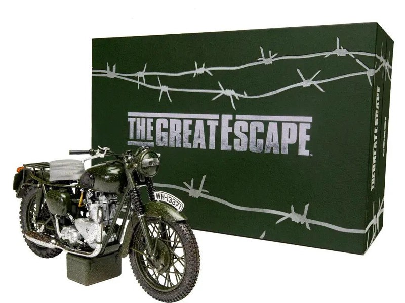 Corgi The Great Escape Triumph TR6 Trophy Weathered 1:12 Scale CC08501