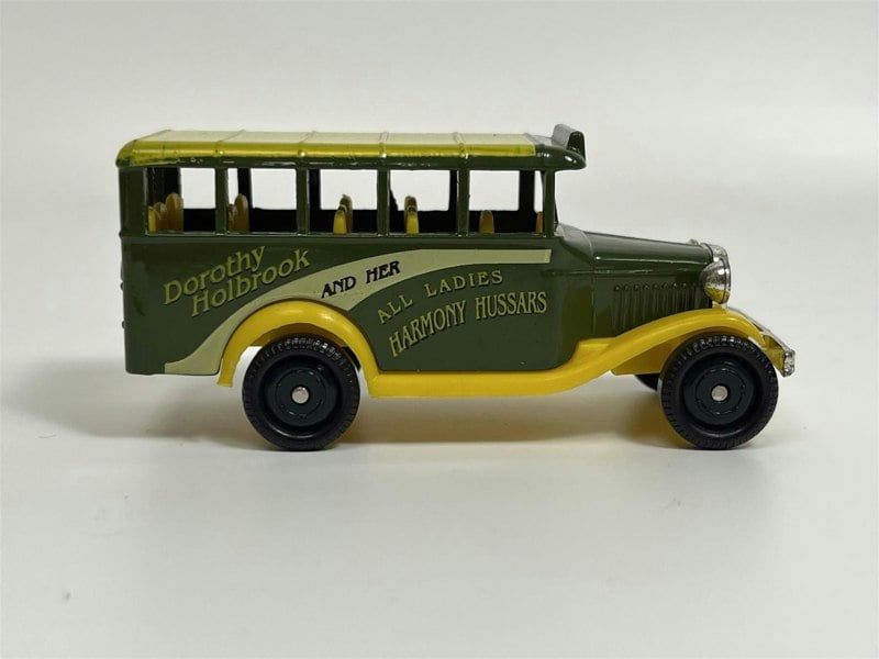 Corgi Bedford Van Dorothy Holbrook The Village Collection Cameo From Corgi CAM2D S4