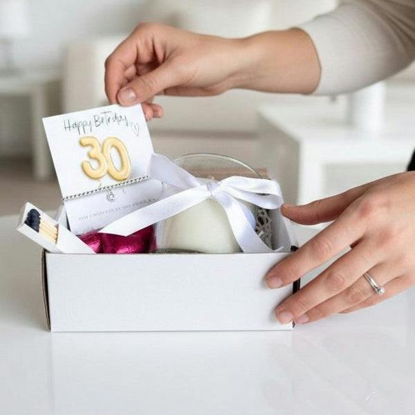 Aye Do Gifts Small 30th Birthday Gold Balloon Hamper | Bracelet, Chocolate & Candle
