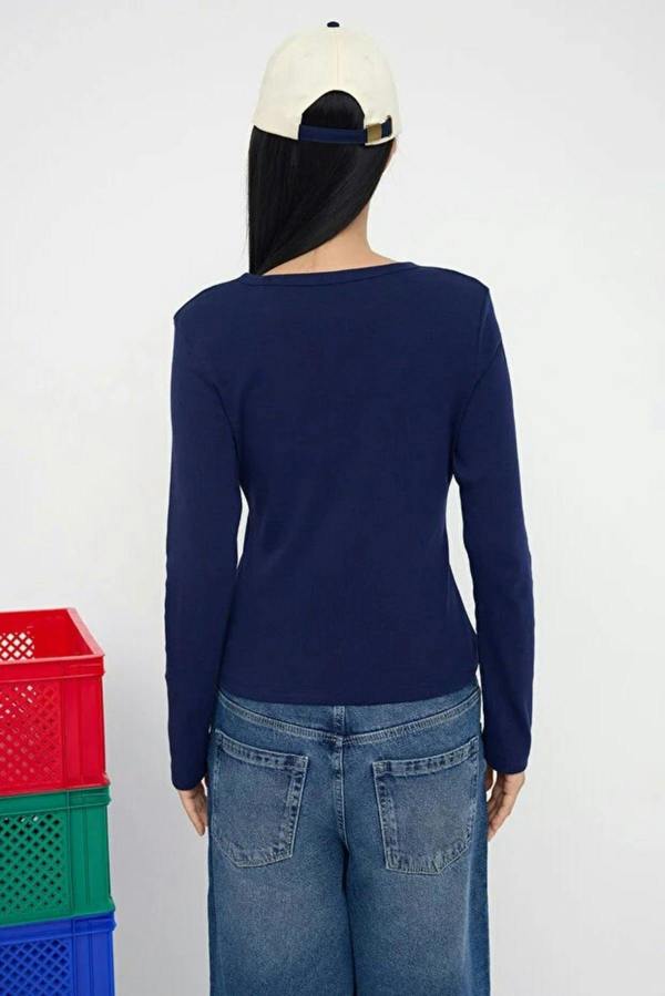 WOVCOR Buttoned Stretch Knit Blouse