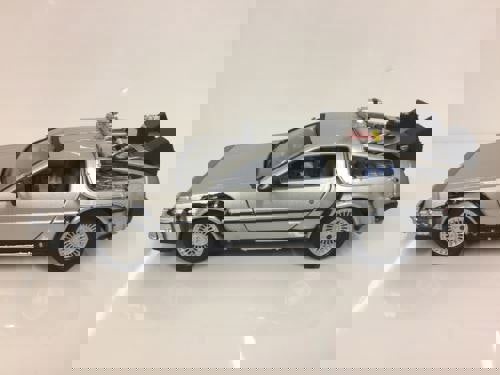 back to the future ii delorean flying version scale 1:24 welly 22441fv