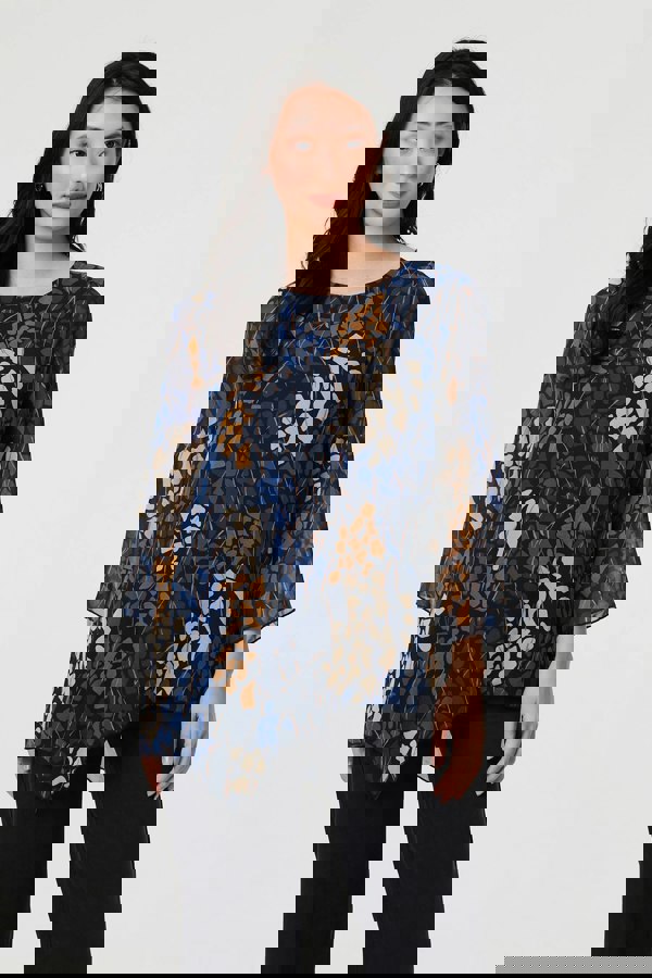 Navy | Printed Handkerchief Hem Longline Blouse : Model is 5'9"/175 cm and wears UK8/EU36/US4/AUS8
