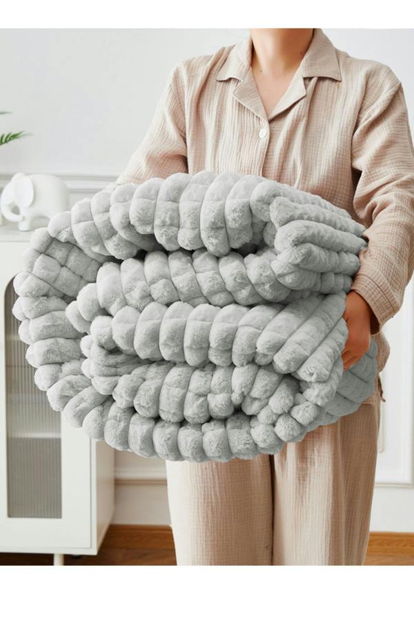 Ezysleep Super Soft Luxury Faux Fur Box Throw