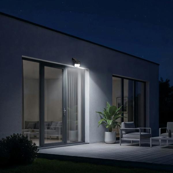 Gardenwize Solar Security Light – Swivel Motion Sensor LED Floodlight