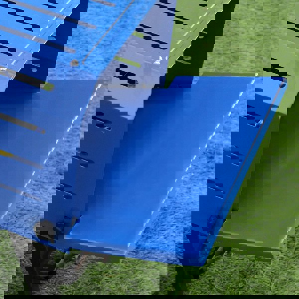 Bright blue, sturdy work surface of the T-Mech 5T Log Splitter, featuring slotted design for efficient wood handling and support