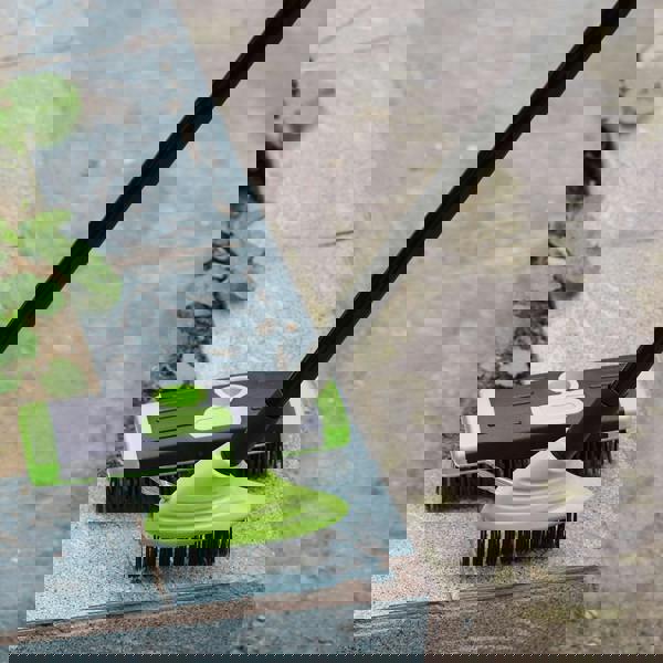 Gr8 Garden 3in1 Extendable Weed Brush Garden Patio Cleaner Moss Leaf Removal Scraping Tool