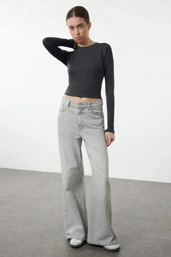 Hoxton Gal Premium Viscose Crew Neck Cropped Stretch Knit Blouse