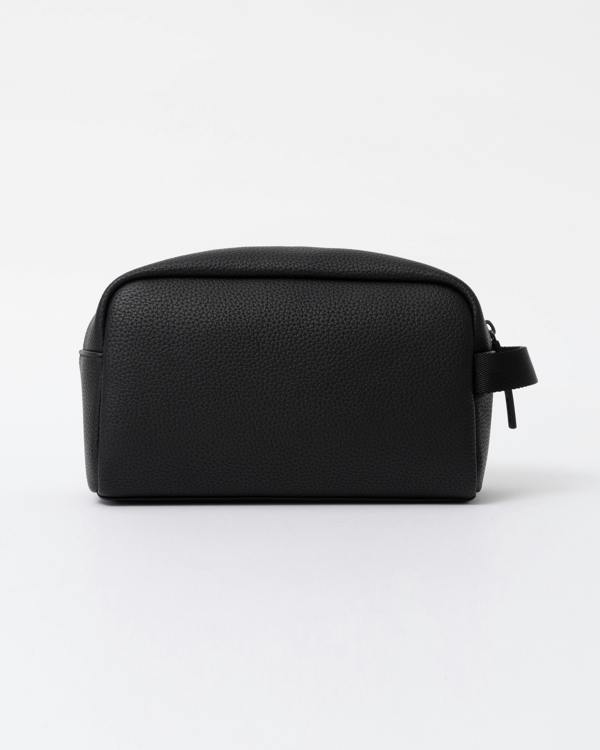 Discover designer mens washbags with HUGO's Ethon 2 Mens Washbag in Black 002