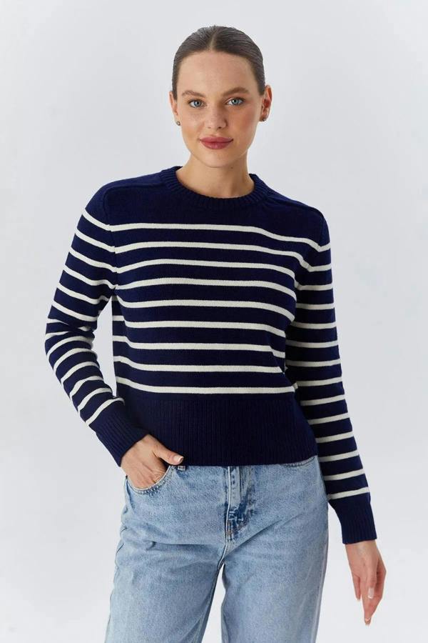 Hoxton Gal Soft-Textured Striped Knit Sweater