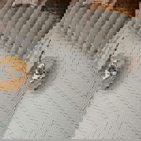 Geometric Living Room rug, beige-cream colours, stain-resistant and non-shedding