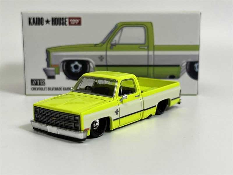 Mini GT Chevrolet Silverado Kaido Flo Yellow V1 1:64 Scale KHMG112