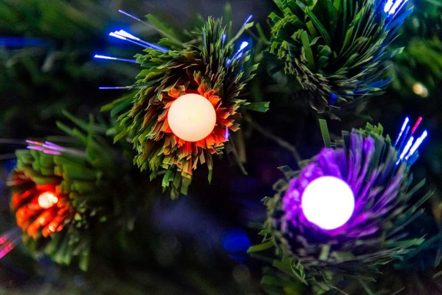 2ft to 6ft Pre-Lit Fibre Optic Christmas Trees with Berries, PVC and LEDs image 6