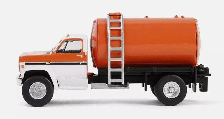 MCSlots 1984 Chevrolet C-70 Fertilizer Truck Red White Cab Red Tank 1:64 Greenlight 45190A