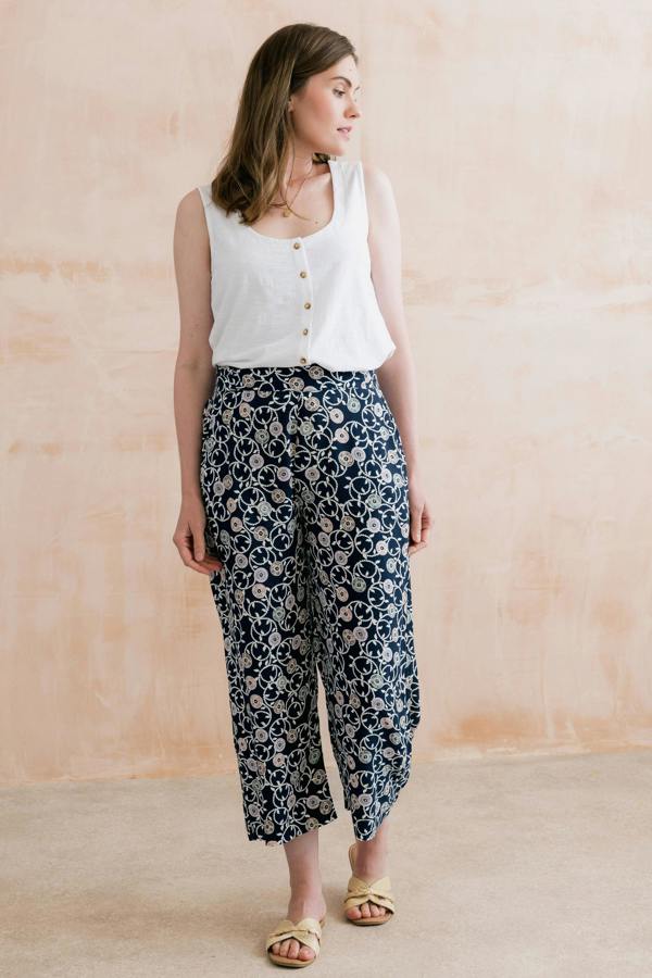 Lily & Me Greta Sea Holly Print Cropped Trousers Navy