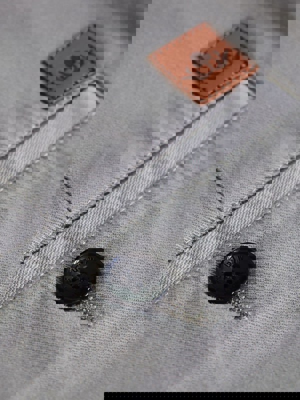 Real horn buttons in chino shorts