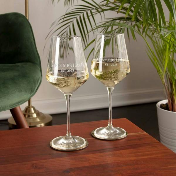 Personalised Special Date Wine Glass - close-up detail