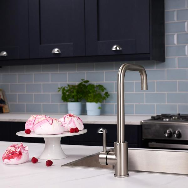 Flode Arendal | Single Lever Kitchen Sink Mixer Tap with Swivel Spout | Brushed Steel Finish
