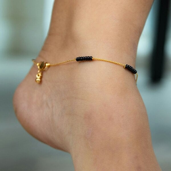 The Colourful Aura Golden Brass Black Pearl Minimalist Thin Slim Foot Payal Anklet