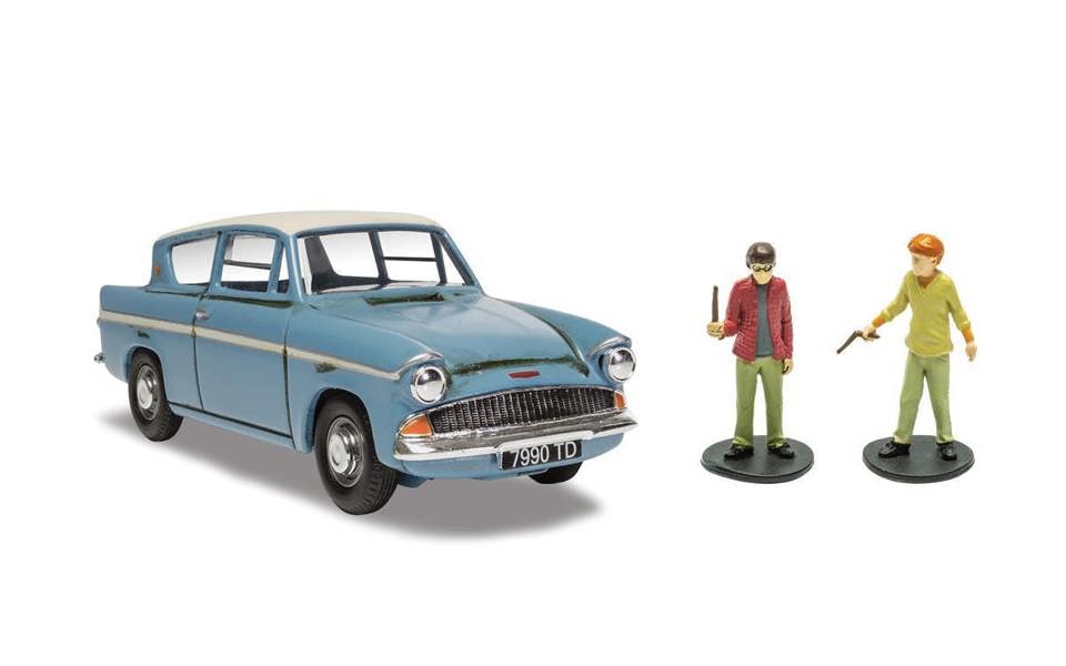 Corgi Harry Potter Enchanted Ford Anglia w/Harry & Ron Figures