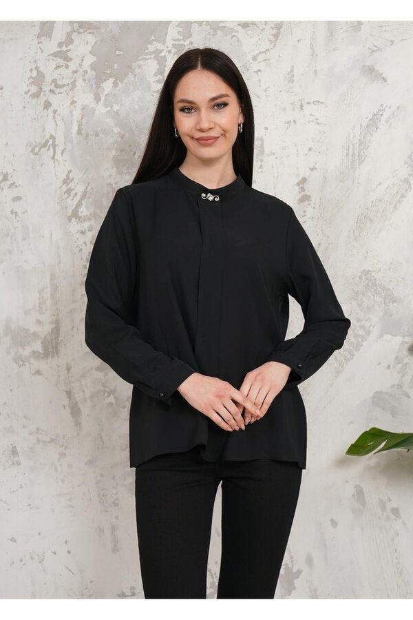 Hoxton Gal Relaxed Fit Long Sleeves Brooch Detailed Blouse in Black